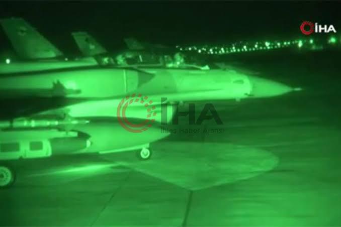 MediaMuhtari's tweet image. 🔴 Türk Silahlı Kuvvetleri terör hedeflerini başlarına yıkıyor…

▪️Kamışlı
▪️Tel Rıfat
▪️Ayn El Arab
▪️Azez güneyi Maranez ve Minnag hava üssü
▪️Malikiye
▪️Sincar
▪️Gara
▪️Kandil
▪️Asos
▪️Menbiç
▪️Tel Tamir