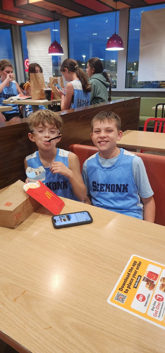 CatBalasco's tweet photo. End of season McDonalds trip with @HurleyMiddle XC! 👟❤️ https://t.co/e3u9IXe58q