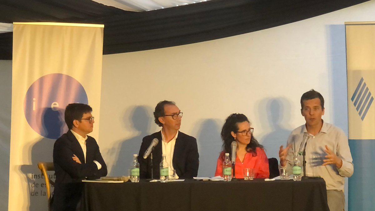 #Lanzamiento "Hoy el aprendizaje no es el foco. Es tan sencillo como eso", plantea <a href="/tomasrecartb/">Tomás Recart Balze</a> al comentar la nueva edición de la revista del <a href="/ieschile/">IES Chile</a>, Punto y coma.