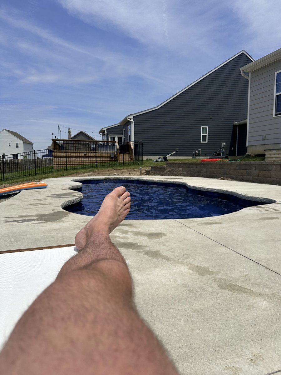 Well deserved rest.

Just starting again and already making everybody weak with these wide ass size 13s 💵😂 Keep em dollars coming