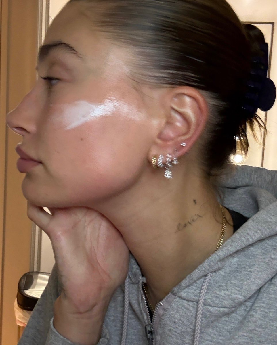 pradaparisian's tweet photo. girls don't want boyfriends they want hailey bieber's perfect skin! https://t.co/WJofh0C1J5