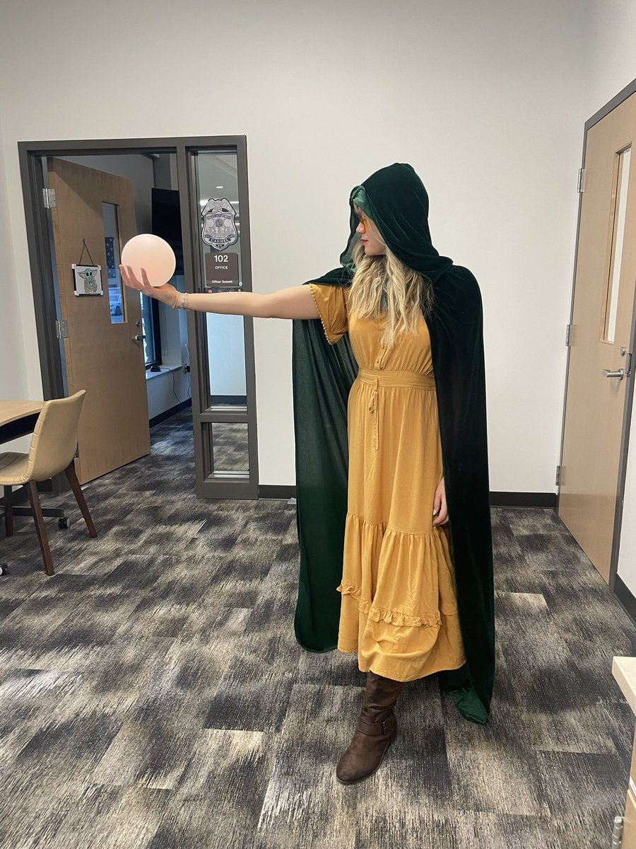 CCESocialworker's tweet photo. @JimIrsay It’s me, Hi, I’m the local Swiftie School Social Worker, it’s me! From letting kids dunk me, dressing up &amp; dancing through the halls, &amp; cheering  #ForTheShoe at carpool- I love connecting with the kids &amp; spreading joy to my students &amp; community w/@taylorswift13 @Colts https://t.co/cj2zUi8kOH