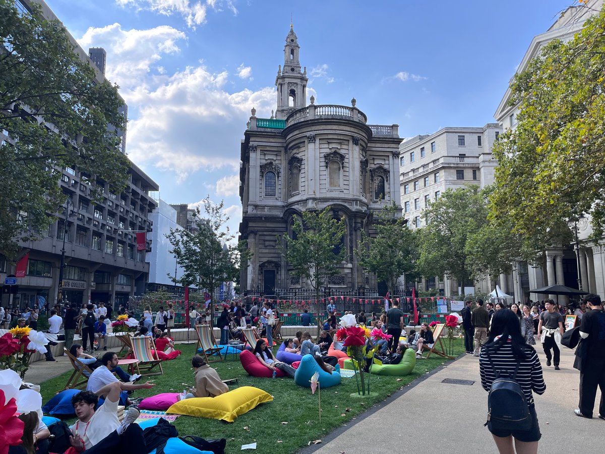 filter more streets (@iambrianjones) on Twitter photo The Strand - September 2017 vs September 2024.
The newly arriving students at Kings College were making the most of this newly created public space when I shot the second image back in September. The Strand - September 2017 vs September 2024.
The newly arriving students at Kings College were making the most of this newly created public space when I shot the second image back in September.