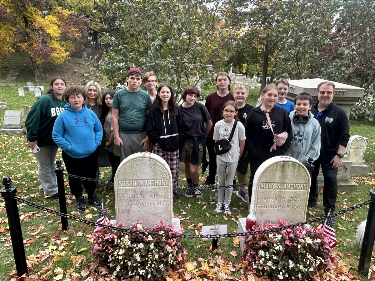 Wbarton11's tweet photo. Athena History Club enjoying a beautiful fall afternoon and learning a bit as well! @friendsofmounthope, @GreeceAthenaMS, @GreeceCentral https://t.co/TlwxMu0VOR