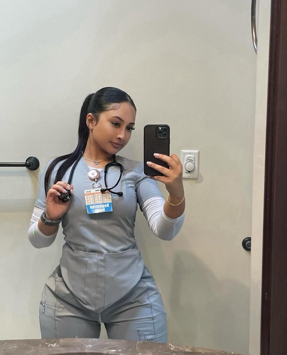 _AdoreAsiaa's tweet photo. Blue of Grey scrubs ⚕️☺️ https://t.co/SqMx4ItV8q