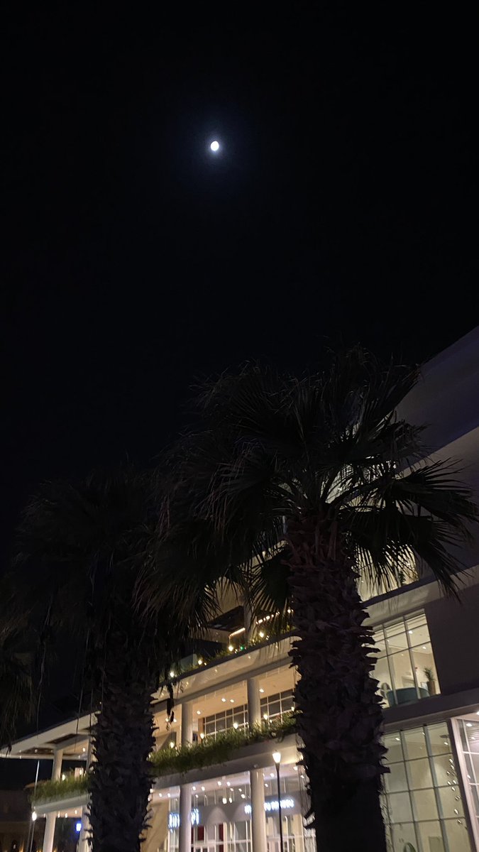 sara3id97's tweet photo. October nights : https://t.co/TEmwzsOF5T