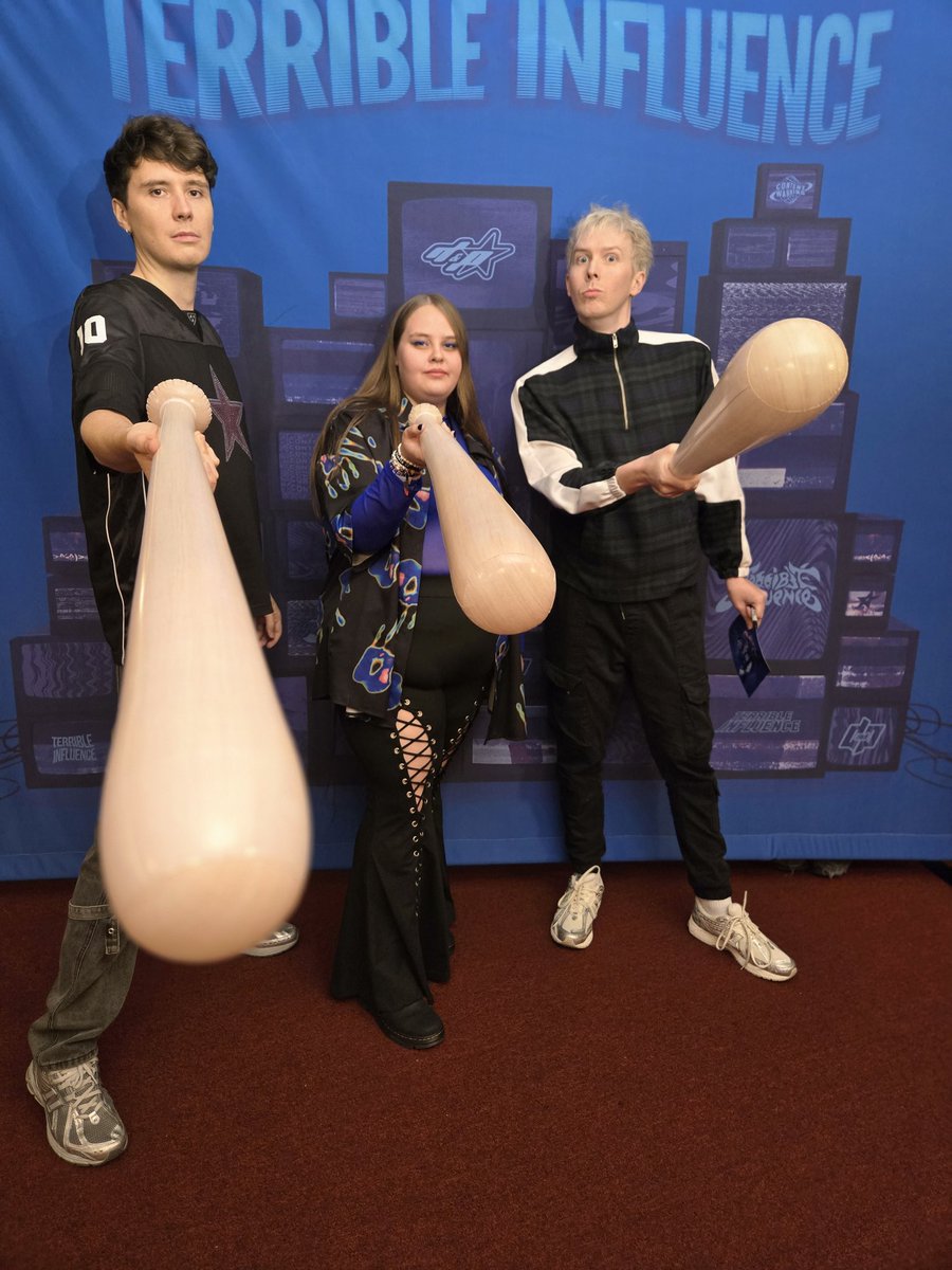 Michaela💙★*｡♪ tweet media