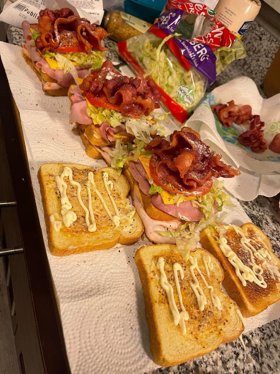 The sandwich i be wanting bae to make me at 2am: