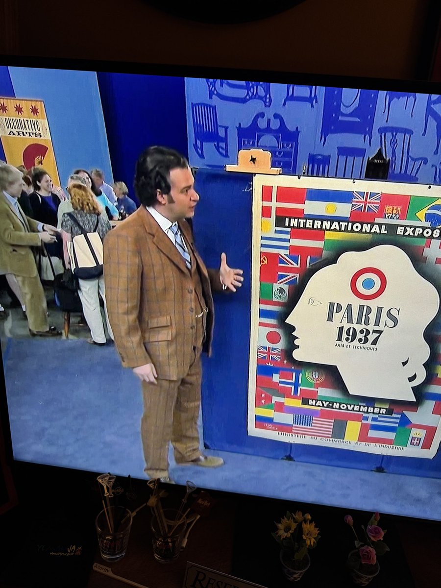 <a href="/NichoLowry/">Nicholas D. Lowry</a> <a href="/RoadshowPBS/">Antiques Roadshow</a> catching up on some Vintage shows - this guy looks so familiar…I also heard he is a great lunch companion- cheers