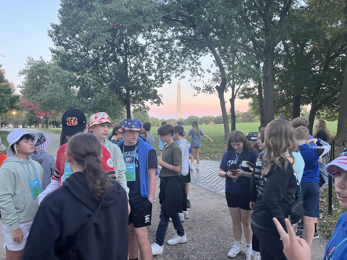 BunsoldMiddle's tweet image. Bus 2 at the Vietnam Veterans Memorial. We found Marysville native, Charles Bowersmith on #thewall #bus2 #bmsdc2024