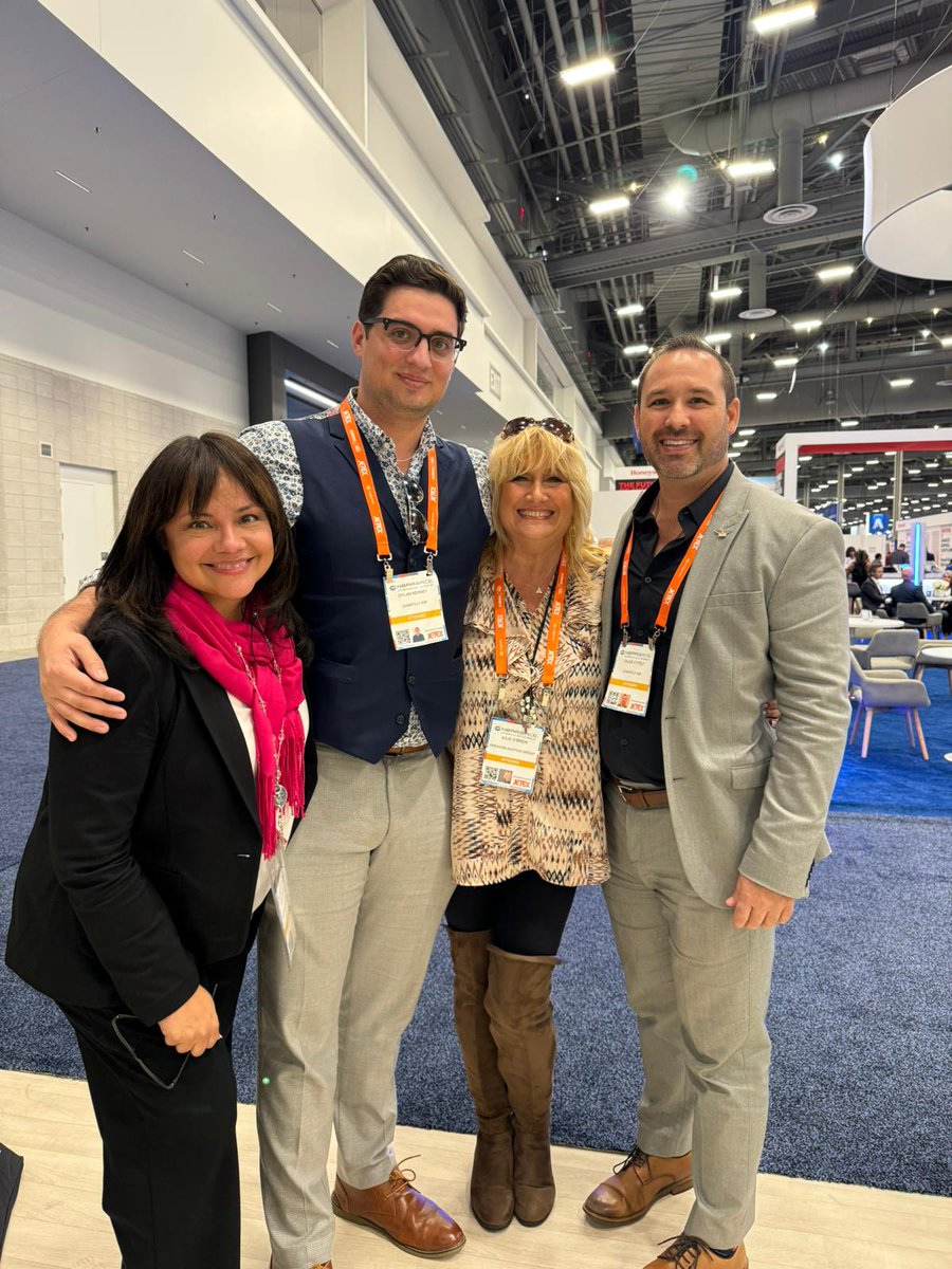 ParagonAviation's tweet image. What’s better than meeting friends and partners at @NBAA BACE? ✈️ What an incredible meeting Crystal Kubeczka, President of @ParagonAviation and Julie OBrien, VP of Businesss Development, had with @FlightBridge, @ChantillyAir, and flight operators.

#ParagonNetwork #NBAABACE