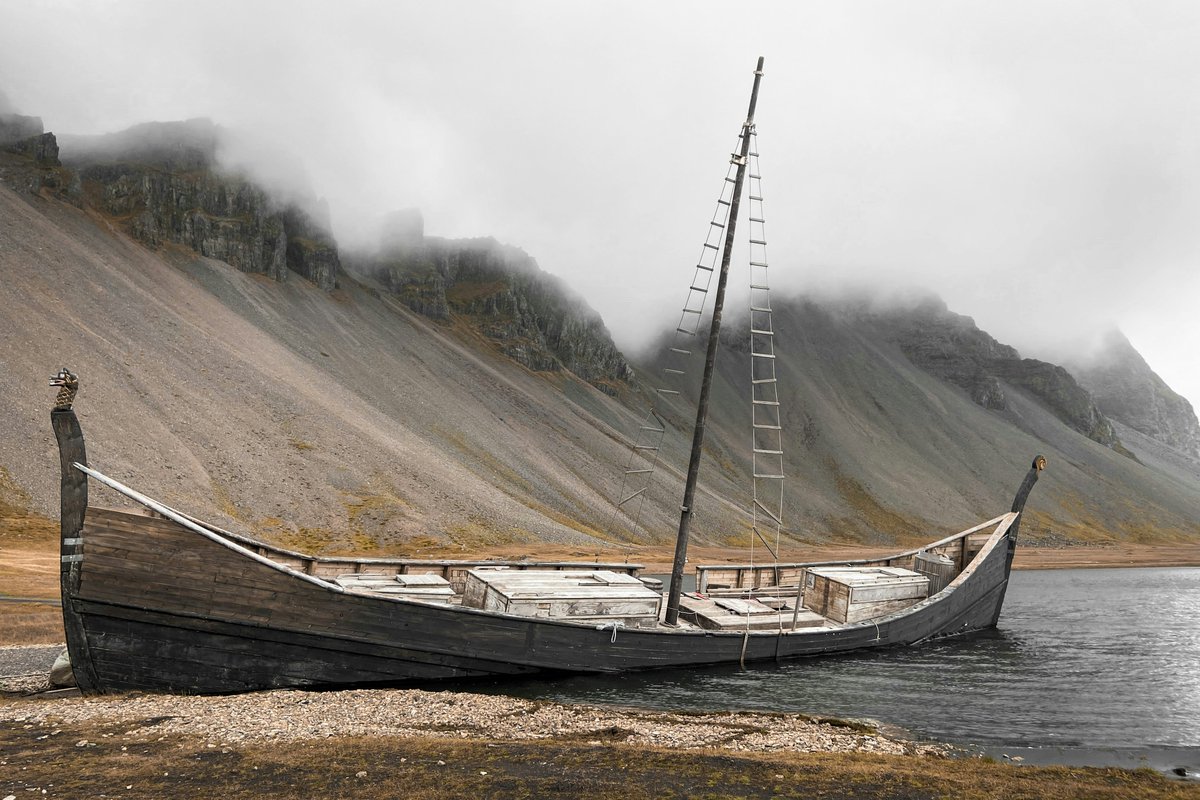 HorrifyingHist1's tweet photo. Vinland is believed to be located in North America 🌎, specifically in areas such as Newfoundland, Canada 🇨🇦. It was visited by Viking explorers around the year 1000 AD. #Vinland #VikingExplorers #NorthAmerica
Photo by Ashutosh Gupta on Unsplash. https://t.co/gi266nWwTa