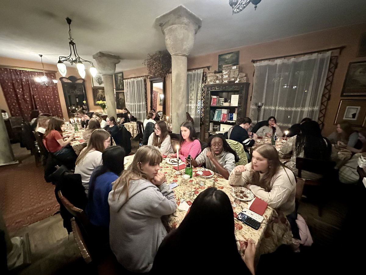 BGS_HistoryPol's tweet photo. Enjoying our final dinner in  Krakow at a traditional Jewish restaurant accompanied by traditional music 🎶🇵🇱 #BGSYear10 #BGSYear11 #BGSYear12 #BGSYear13 #BGSHistory @AngliaTours https://t.co/vVURRnqLbJ
