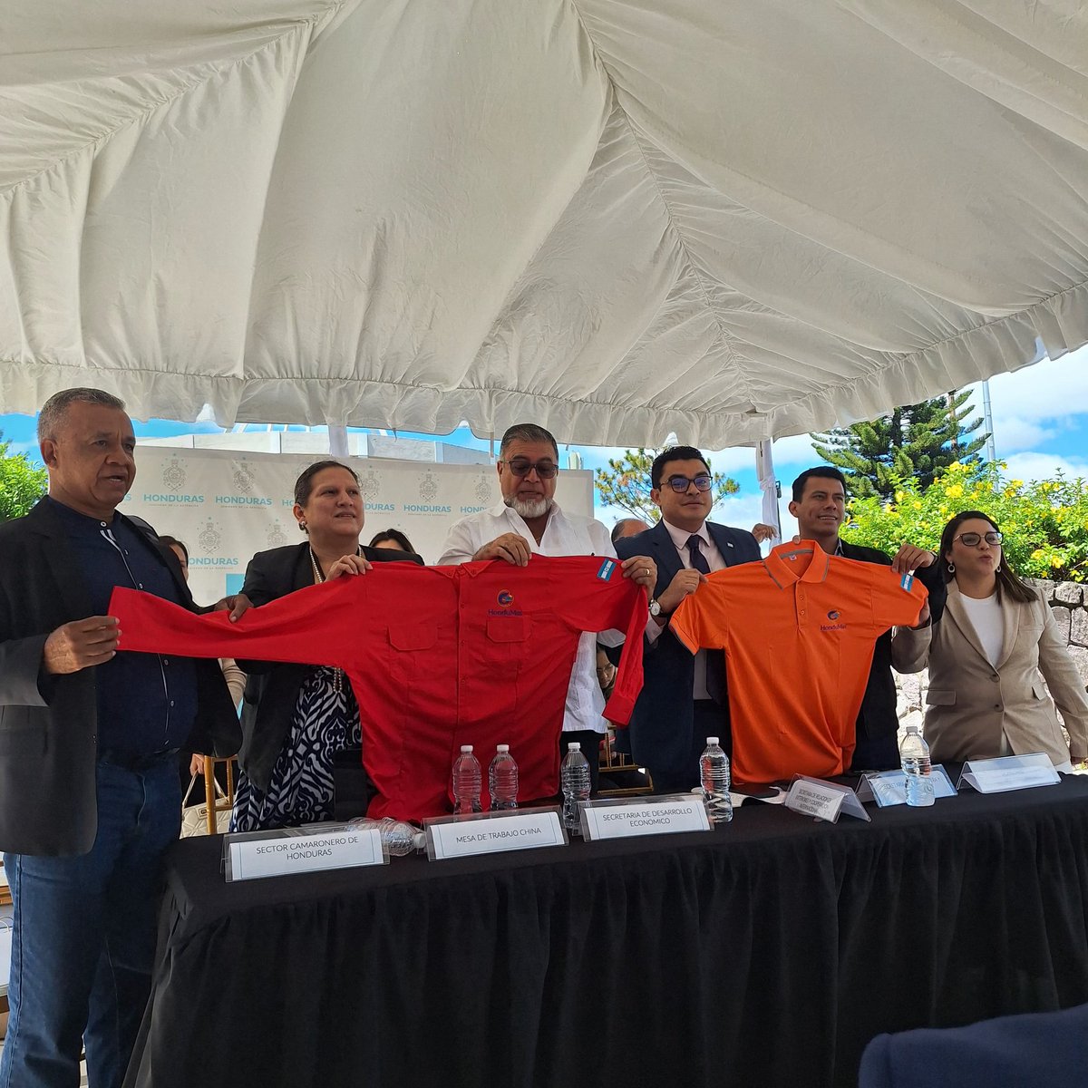 gtorreszelaya1's tweet photo. EL MEJOR CAMARÓN DEL MUNDO 
El Camarón de Honduras 🦐 participará en la Feria de Quingdao (chin-dou), China, una de las más importantes del mundo, con una marca: "HONDUMEI" para mejorar precio y oportunidades. Compartimos Comunicado frente a la campaña de mentiras. @CancilleriaHN https://t.co/zVuuSizVGK