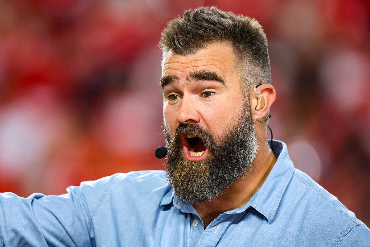 NFL_DovKleiman's tweet photo. 𝗧𝗥𝗘𝗡𝗗𝗜𝗡𝗚: Many NFL fans are upset that they see "too much" of Jason Kelce on TV.

Do you agree? https://t.co/YkKmF8uV0o