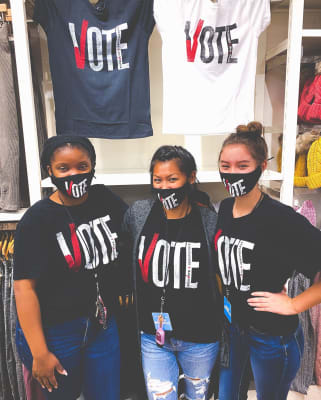 RockTheVote's tweet photo. What are you wearing when you vote? Whether its a vintage shirt or something in stores now, show your voter pride as you vote!
Tag us in your "I Voted stickers" and Vote shirts!
#Vote #Voter #RockTheVote #VoteSwag
πΈ @aeropostale @oldnavy https://t.co/uaKah9DX50