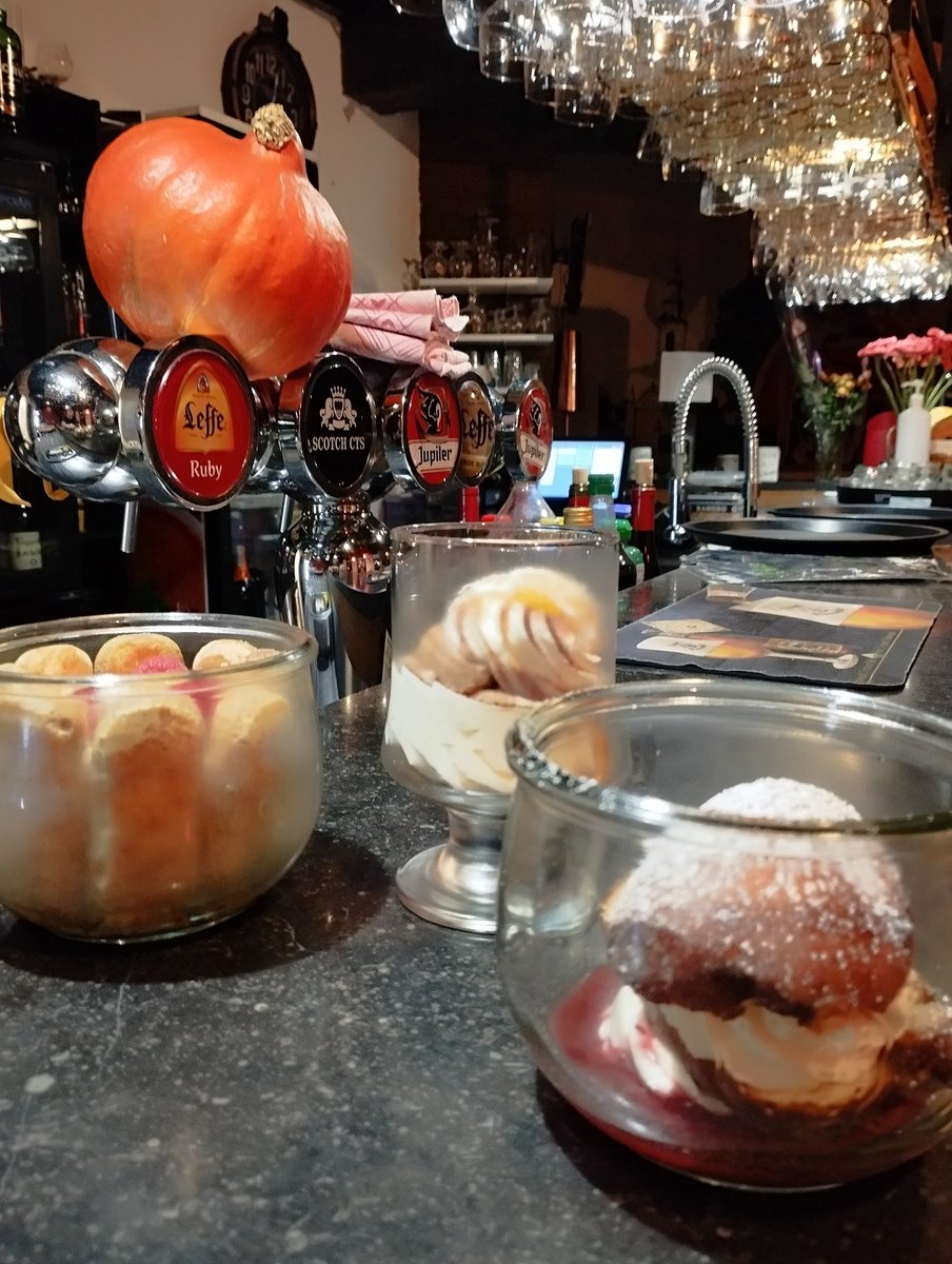 petitsplatsmimi's tweet photo. Jeudi 24 octobre 
Les p'tits plats de Mimi 
Escalope de veau sauce crème de roquefort , chicons braisés , frites fraîches 12€
Lasagne de poisson à la crème d épinards 15€
Réservation souhaitée 0498541636
Nouveaux desserts à consommer après votre repas ou en après-midi.... https://t.co/eW93m3CI6t