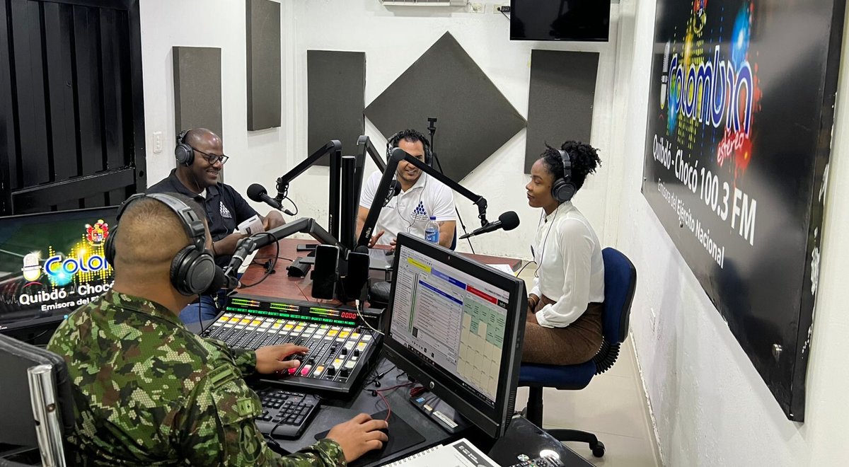 ESAPOficial's tweet photo. #Territoriales🎙️ ¡La ESAP #Chocó está en plena gira de medios promocionando las inscripciones para la carrera de Administración Pública Territorial! 🏛️ Si te apasiona el servicio público, esta es tu oportunidad. 

📆 ¡Inscríbete hasta el 12 de noviembre! https://t.co/ksxZvkJpEn