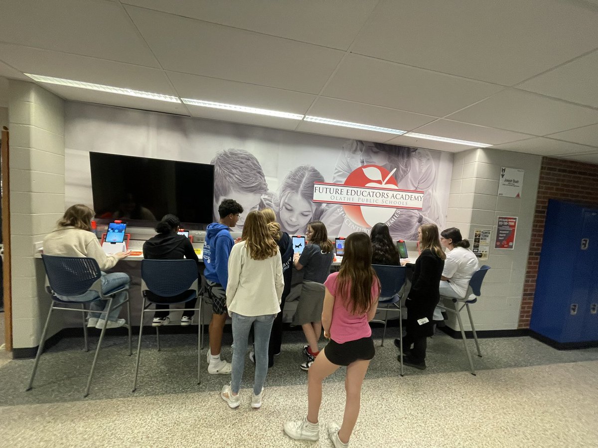 FE Crew has all STAR line up of breakout sessions today!

🍎Super Great Teachers
🍎Teacher PSA + Ed Rising
🍎Building Tour
🍎Coaching and Leading
🍎Choose to Include 
🍎Techie Teacher Tools 

#fea #envisionconference #welcome 
<a href="/olatheschools/">Olathe Public Schools</a> <a href="/Olathe21st/">21stCenturyAcademies</a>