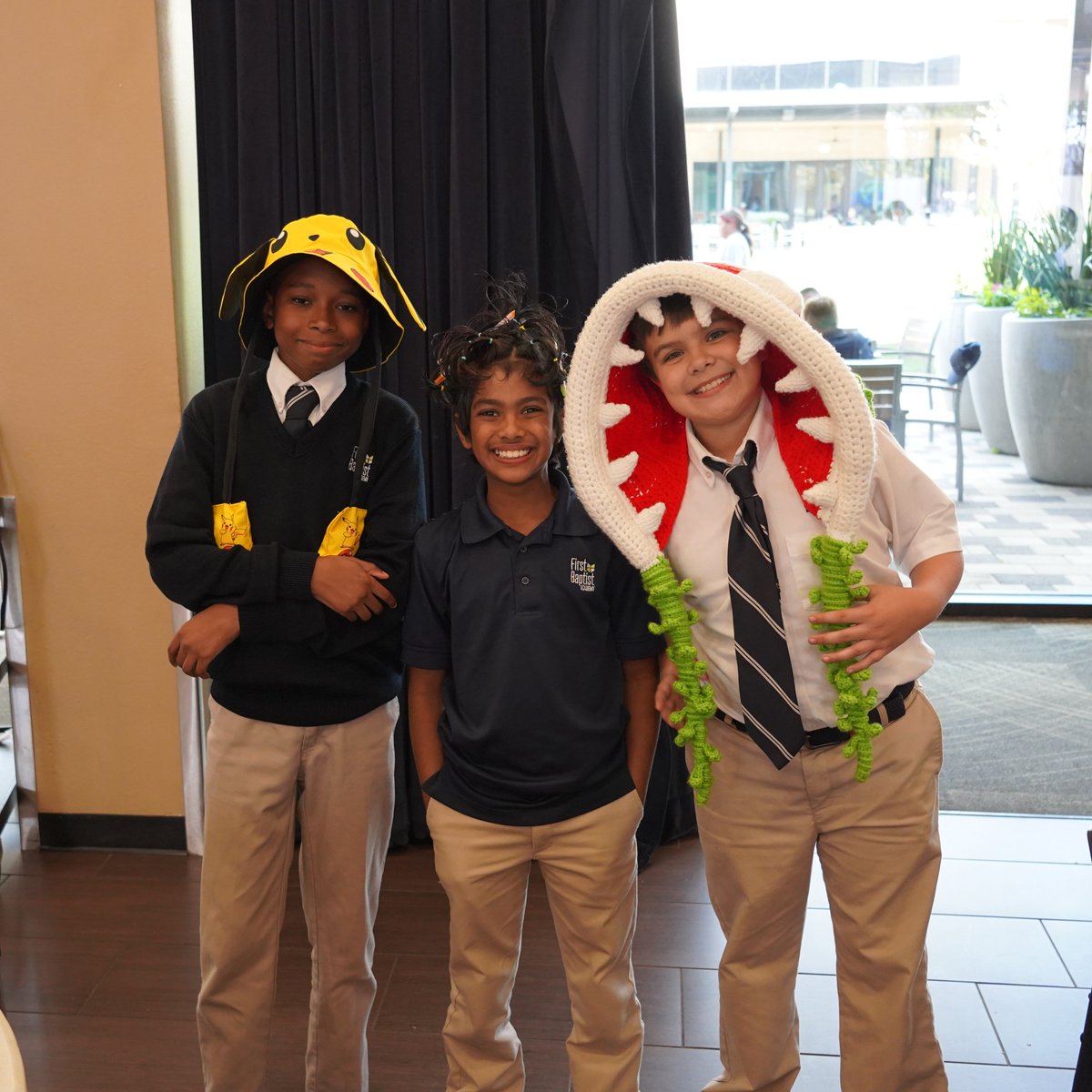 FBA_Middle's tweet photo. We saw some CRAZY hair and hats today for day 3 of #FBAMiddleSchool Spirit Week! We've loved seeing our students show their #FBAWarriorSpirit so far this week and can't wait for tomorrow's All School Blue Out! #WeAreFBA https://t.co/WmZHFvyYpH