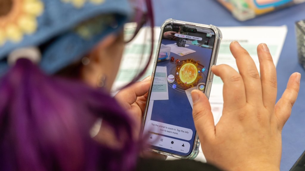 HumbleISD_PL's tweet image. @Humble_2ndScience helping to bring an out-of-this-world experience to the classroom with MetaCubes! 🚀 This interactive tool helps students explore everything from space to dissection in a unique way! #ExploreBeforeExplain