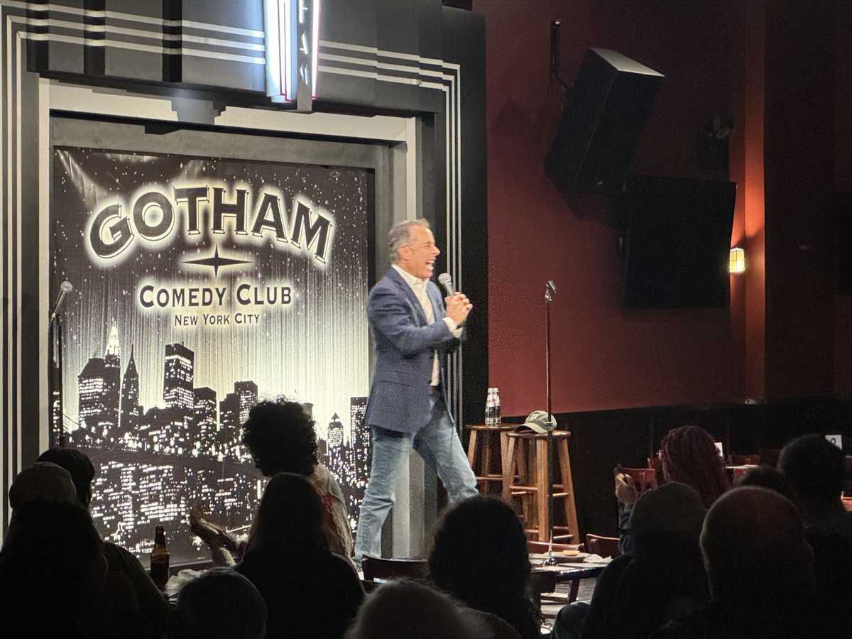 ManhattanComedy's tweet image. Jim Gaffigan introduces Jerry Seinfeld on Gotham Comedy Club's new talent show. 

A Manhattan Comedy School student the next act after these two legends &amp;amp; she held her own 

#comedy #nyccomedy #nycstandup