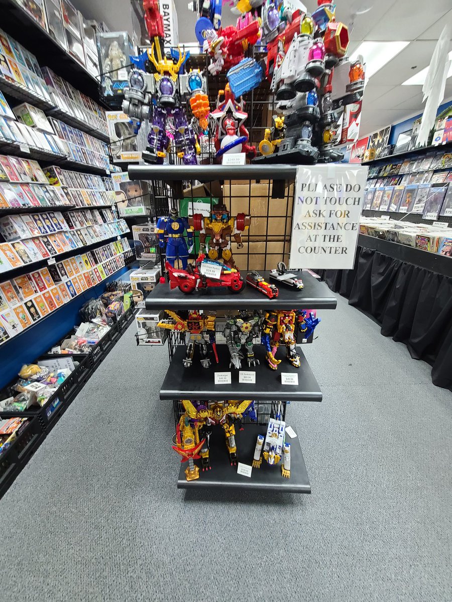 Dlester125's tweet photo. @OfficialEGO at my local comic store. https://t.co/pNxW46neIQ