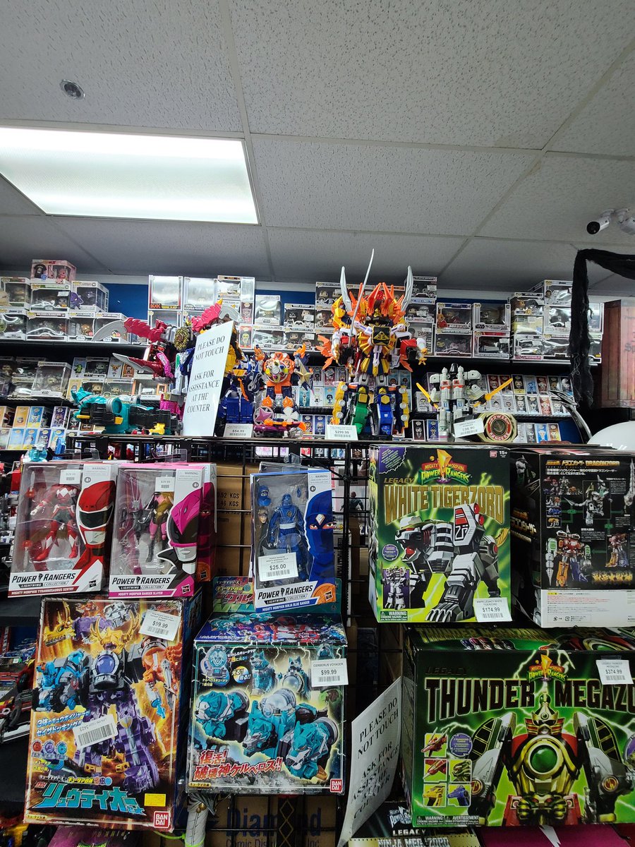 Dlester125's tweet photo. @OfficialEGO at my local comic store. https://t.co/pNxW46neIQ