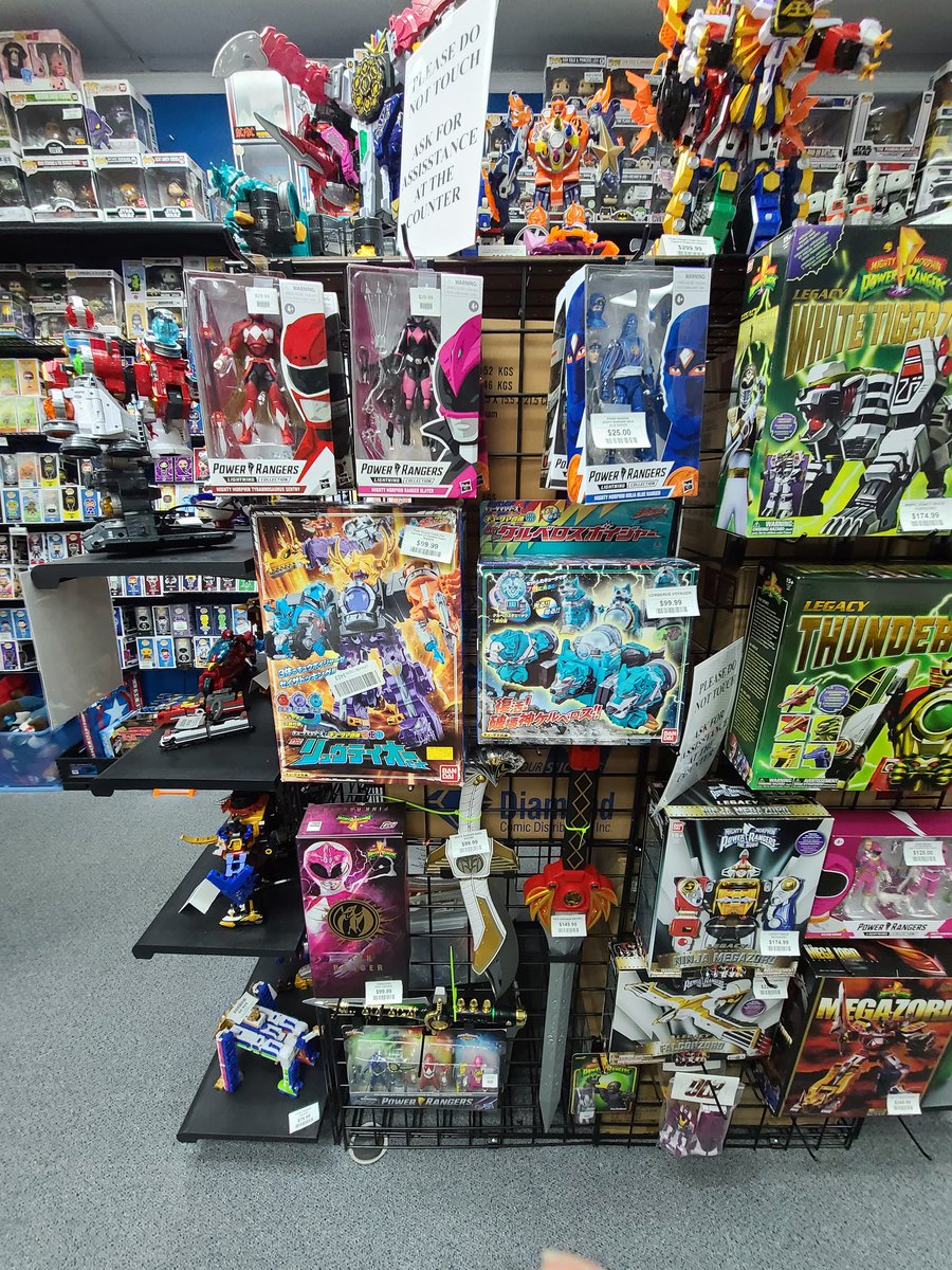 Dlester125's tweet photo. @OfficialEGO at my local comic store. https://t.co/pNxW46neIQ
