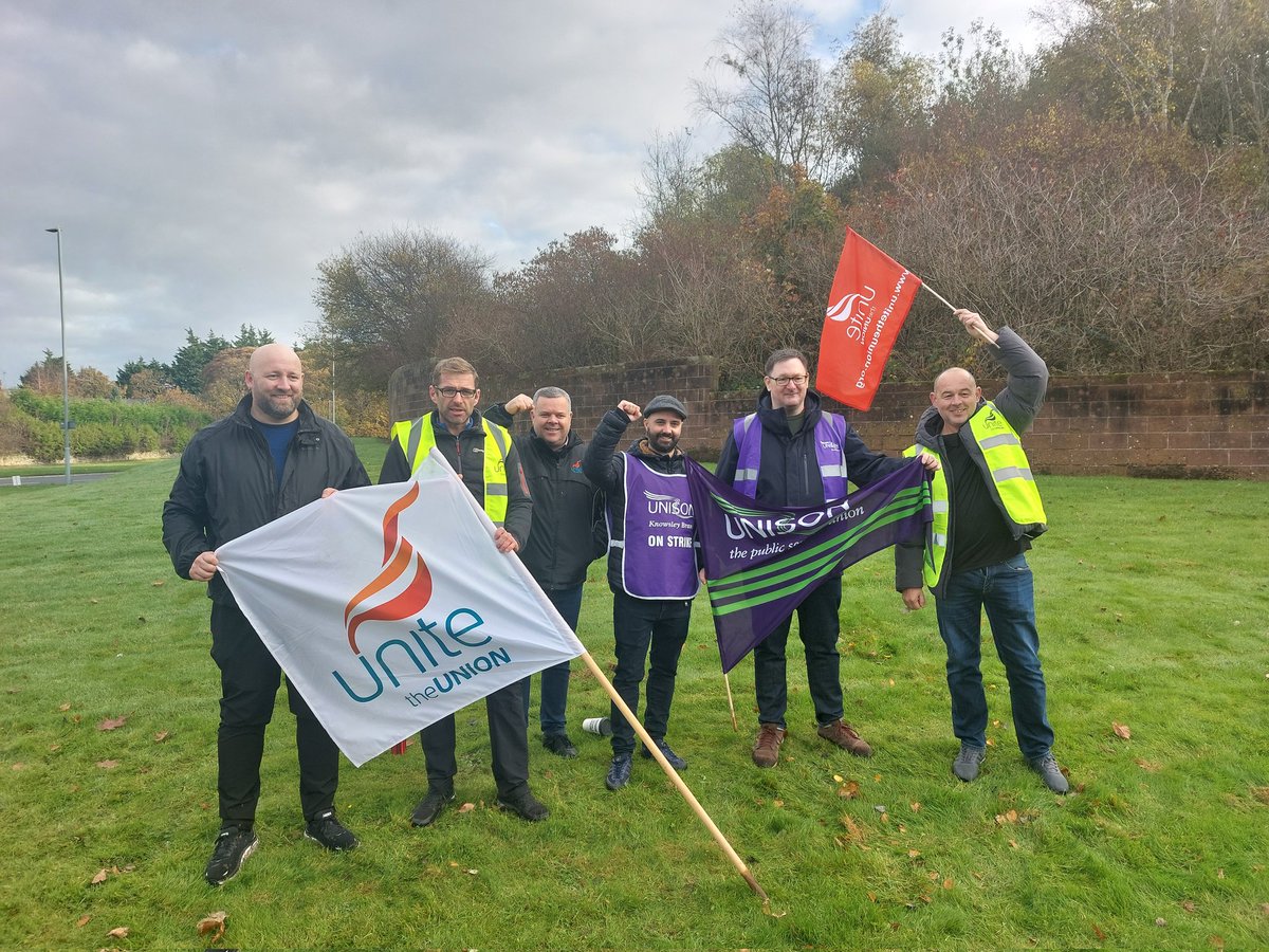 Bolton branch out today supporting our comrades from <a href="/LivvHousing/">Livv Housing Group</a>. Fighting for fair pay now. <a href="/Unite_NorthWest/">Unite North West</a> <a href="/unitetheunion/">Unite the union: join a union</a> <a href="/UniteSharon/">Sharon Graham</a> <a href="/AngelaRayner/">Angela Rayner</a> <a href="/KnowsleyUnison/">Knowsley Unison</a>
