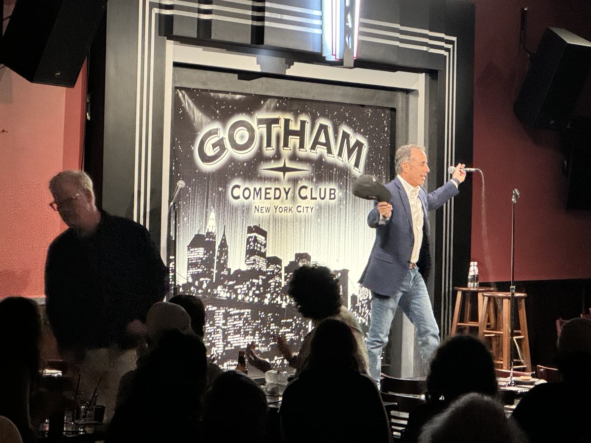 ManhattanComedy's tweet image. Jim Gaffigan introduces Jerry Seinfeld on Gotham Comedy Club's new talent show. 

A Manhattan Comedy School student the next act after these two legends &amp;amp; she held her own 

#comedy #nyccomedy #nycstandup
