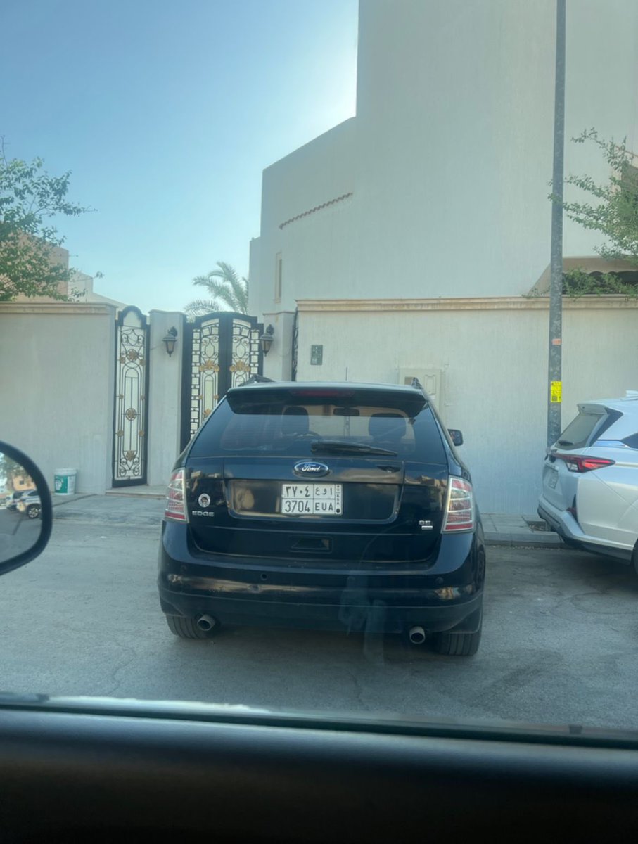 afalali's tweet photo. إلى متى موظفين STC وطلاب كلية الاتصالات يستمرون في الوقوف أمام المنازل بشكل غير نظامي؟! ناهيك عن رمي المخلفات في الشوارع وكأنها مكب نفايات! نطالب الجهات المسؤولة باتخاذ الإجراءات اللازمة للحفاظ على النظام والنظافة في أحيائنا.  @stccare_ksa @eMoroor @Amanatalriyadh https://t.co/tNV1fyq4Y4