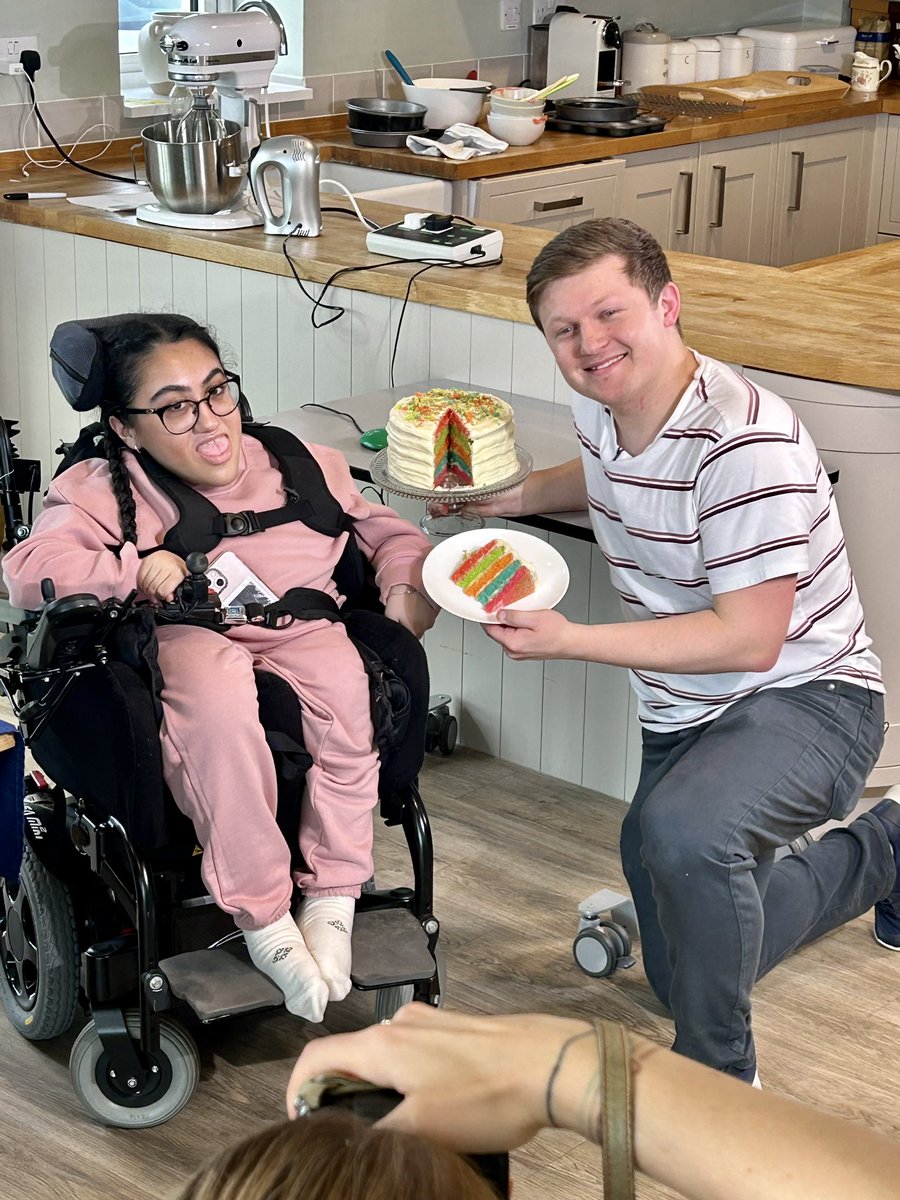 alexanderdevine's tweet image. A huge thank you to former Great British Bake Off finalist, Josh Smalley, who was put through his paces in the kitchen by our own Star Baker, Habibah!

alexanderdevine.org/2024/10/great-…

#TeamDevine #GreatBritishNakeOff #GBBO #Baking #RainbowCake