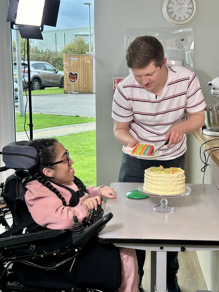 alexanderdevine's tweet image. A huge thank you to former Great British Bake Off finalist, Josh Smalley, who was put through his paces in the kitchen by our own Star Baker, Habibah!

alexanderdevine.org/2024/10/great-…

#TeamDevine #GreatBritishNakeOff #GBBO #Baking #RainbowCake