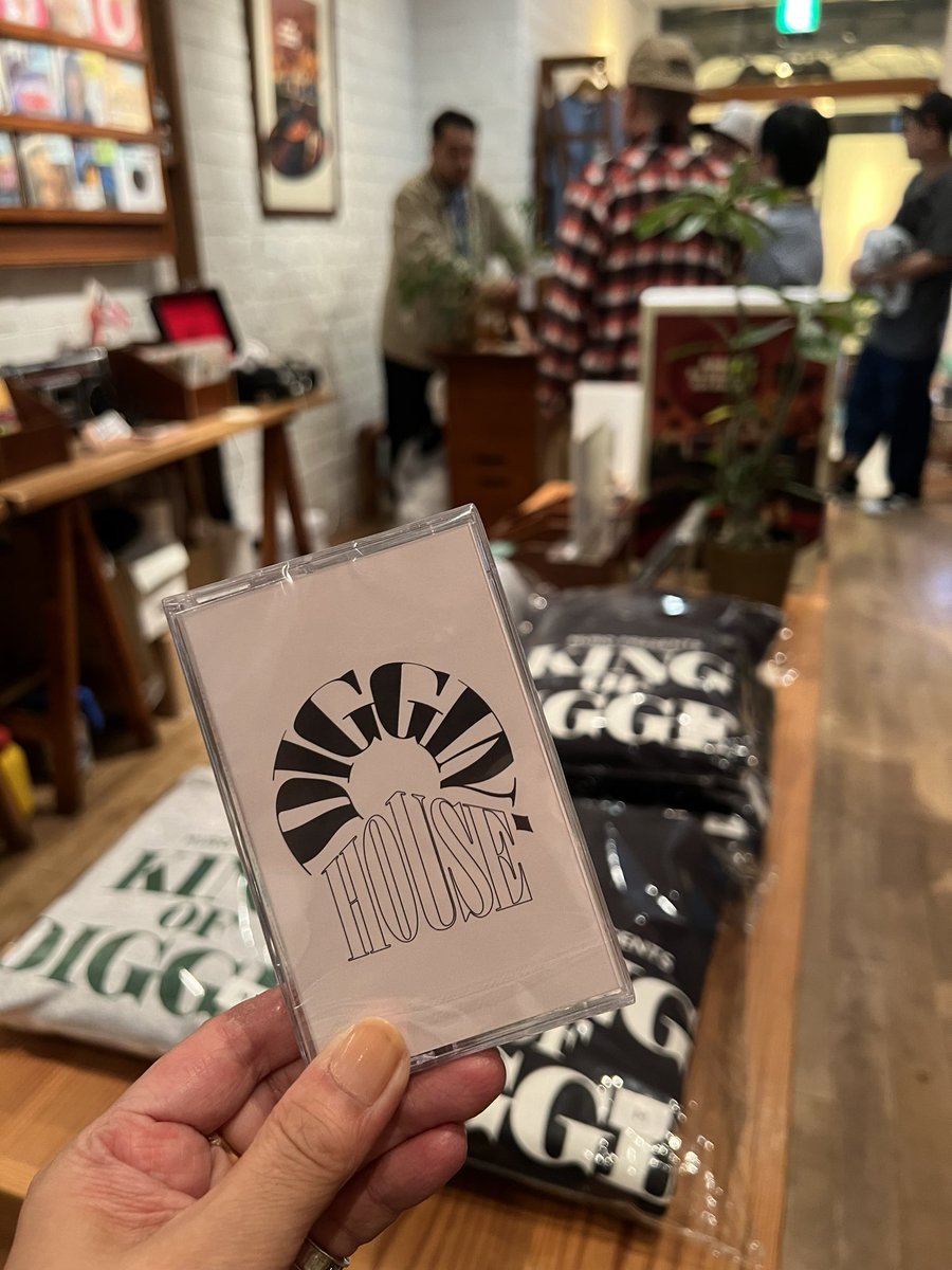 TinaLadySoul's tweet photo. DIGGIN‘ HOUSE にお邪魔しました！

#MURO #MACKA_CHIN #Kingofdiggin
#DIGGINHOUSE #新丸の内ビル https://t.co/Wre4GVa3CY