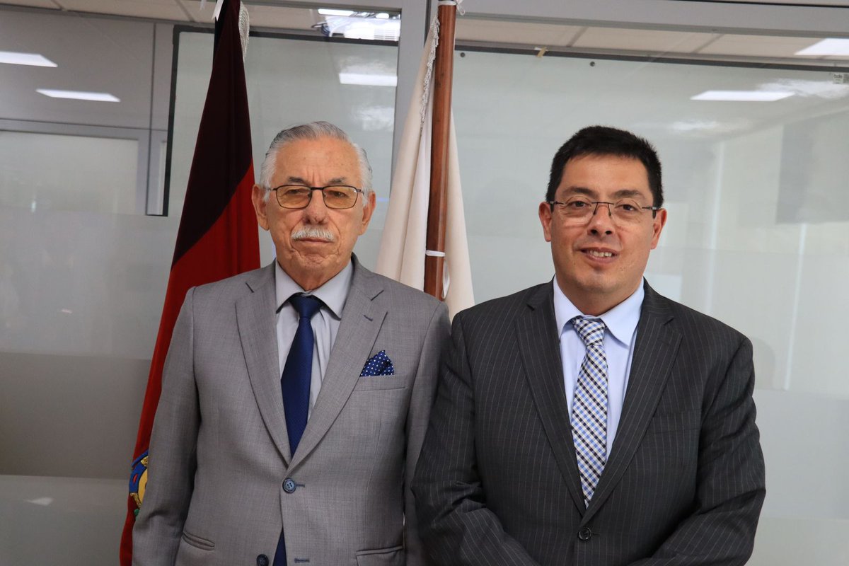 En la ciudad de Quito mantuvimos una importante reunión de trabajo con Carlos Rivera,  gerente general del Banco de Desarrollo del Ecuador, con el objetivo de concretar el financiamiento del proyecto de alcantarillado para la comunidad San Agustín, parroquia Leonidas Plaza.