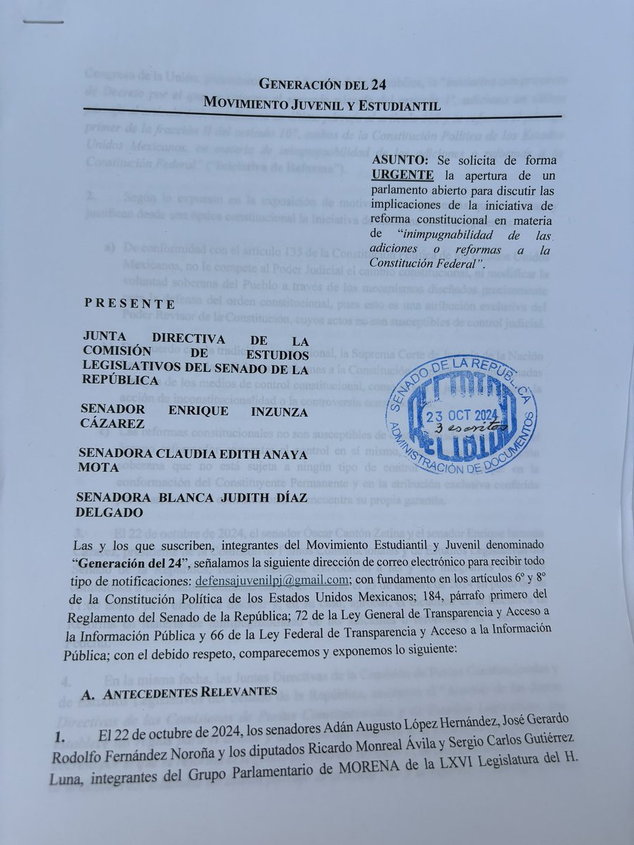 Josemdlg's tweet photo. 🚨ÚLTIMO MINUTO🚨

Aunque el dictamen de reforma constitucional en materia de “supremacía constitucional” ha sido modificado, los jóvenes y estudiantes no aceptamos ser relegados de la deliberación pública de este país. 

Por ello, hoy G24 presentó en el @senadomexicano una solicitud formal de parlamento abierto, para que la voz de la sociedad sea escuchada. 

La legitimidad de cualquier reforma constitucional exige transparencia, inclusión y diálogo.