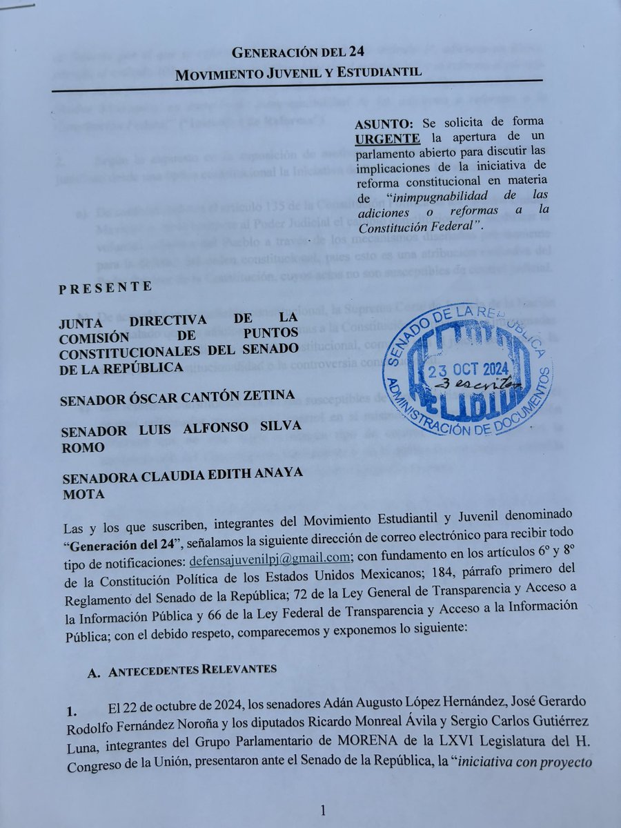 Josemdlg's tweet photo. 🚨ÚLTIMO MINUTO🚨

Aunque el dictamen de reforma constitucional en materia de “supremacía constitucional” ha sido modificado, los jóvenes y estudiantes no aceptamos ser relegados de la deliberación pública de este país. 

Por ello, hoy G24 presentó en el @senadomexicano una solicitud formal de parlamento abierto, para que la voz de la sociedad sea escuchada. 

La legitimidad de cualquier reforma constitucional exige transparencia, inclusión y diálogo.