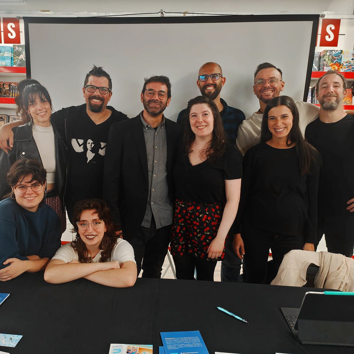 ¡Muchas gracias a todos los que os acercasteis a la presentación de 𝗣𝗥𝗢𝗙𝗘𝗦𝗜𝗢𝗡𝗔𝗟𝗘𝗦 𝟯!

Tenéis el directo de esta mañana subido en nuestro feed de insta. 

Y ya tenéis más info actualizada de lo que será nuestro evento del año aquí 👉 bit.ly/PROFESIONALES3…