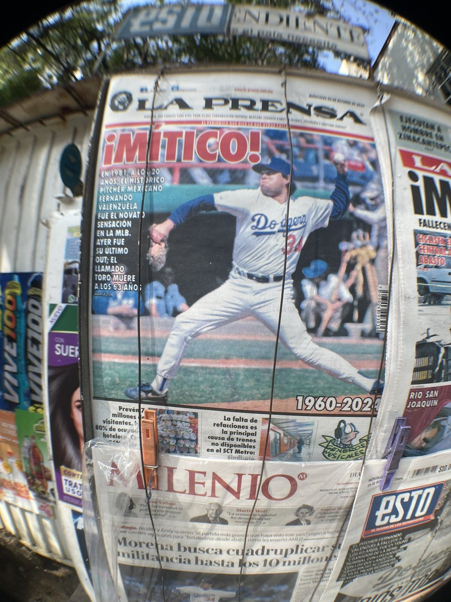 alan_chazaro's tweet photo. The new stands in Mexico City are mourning Fernando Valenzuela today https://t.co/4cIXUGOFwQ