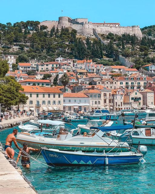 crodestinations's tweet photo. Hvar, #Croatia🇭🇷 #croatia #hrvatska #croazia #kroatien #croatie #croatiafulloflife #crodestinations #beautifulcroatia #hvar #croatia
📷@ https://t.co/0VmxiPrDgS https://t.co/gbKpsWnJ8J