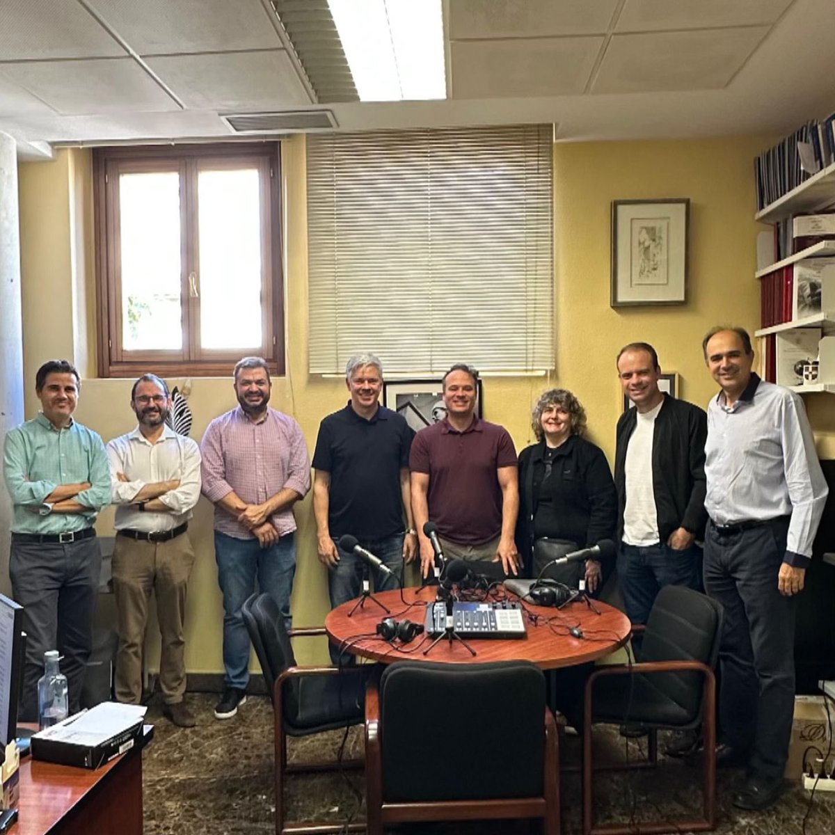 DisCrimUM's tweet photo. Hoy hemos recibido la visita de nuestros distriteros brasileños favoritos antes de la grabación de nuestro próximo episodio 🔜 @uenp https://t.co/RBTGFvqycH