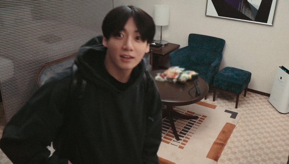 thvjkmon's tweet photo. He’s so boyfriend coded. https://t.co/sXfebOqafZ