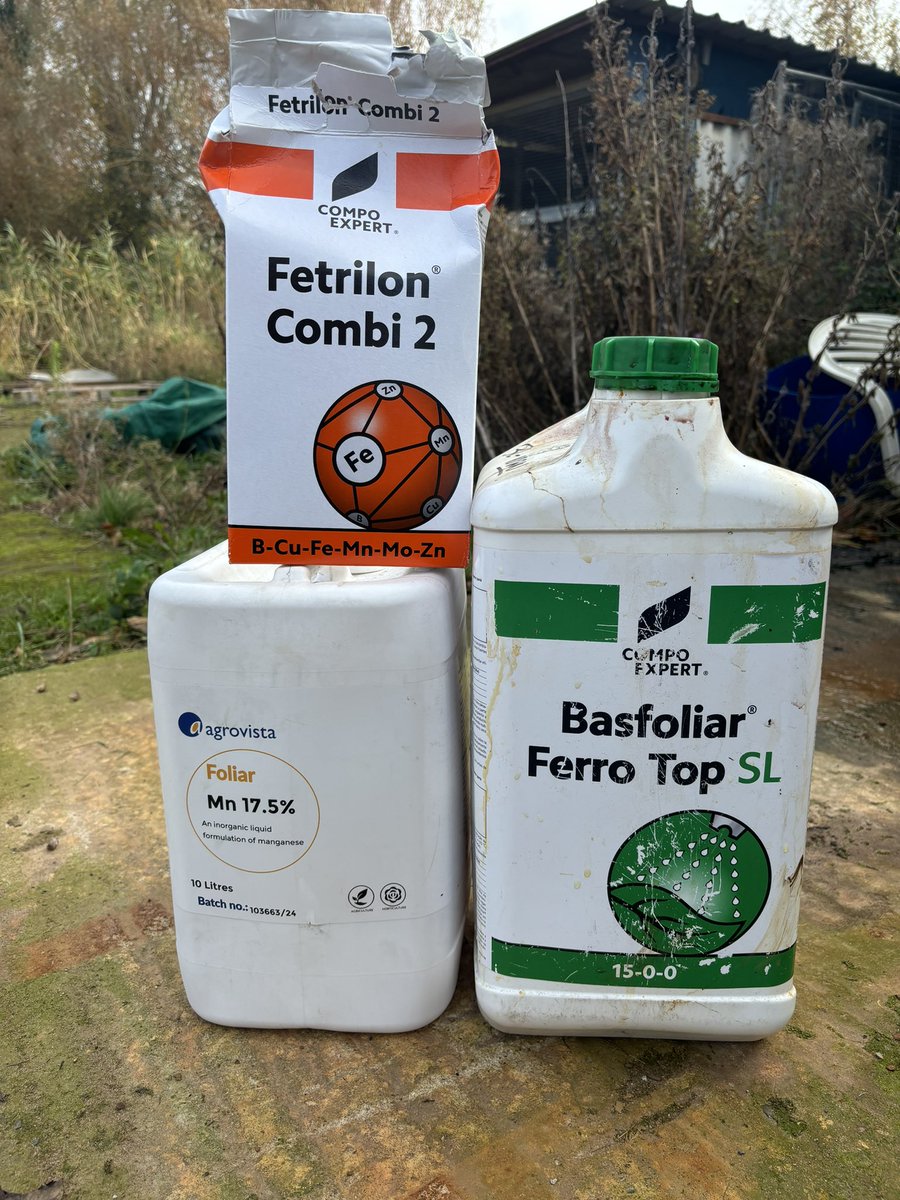 PaulGater9's tweet photo. Sprayed a little tonic to our par 3 greens today. First application of Fetrilon combi interesting to see how the greens respond over the next couple of weeks. #heathlyplant #caldygolfclub #compoexpert . https://t.co/rKxQ2B4wnH