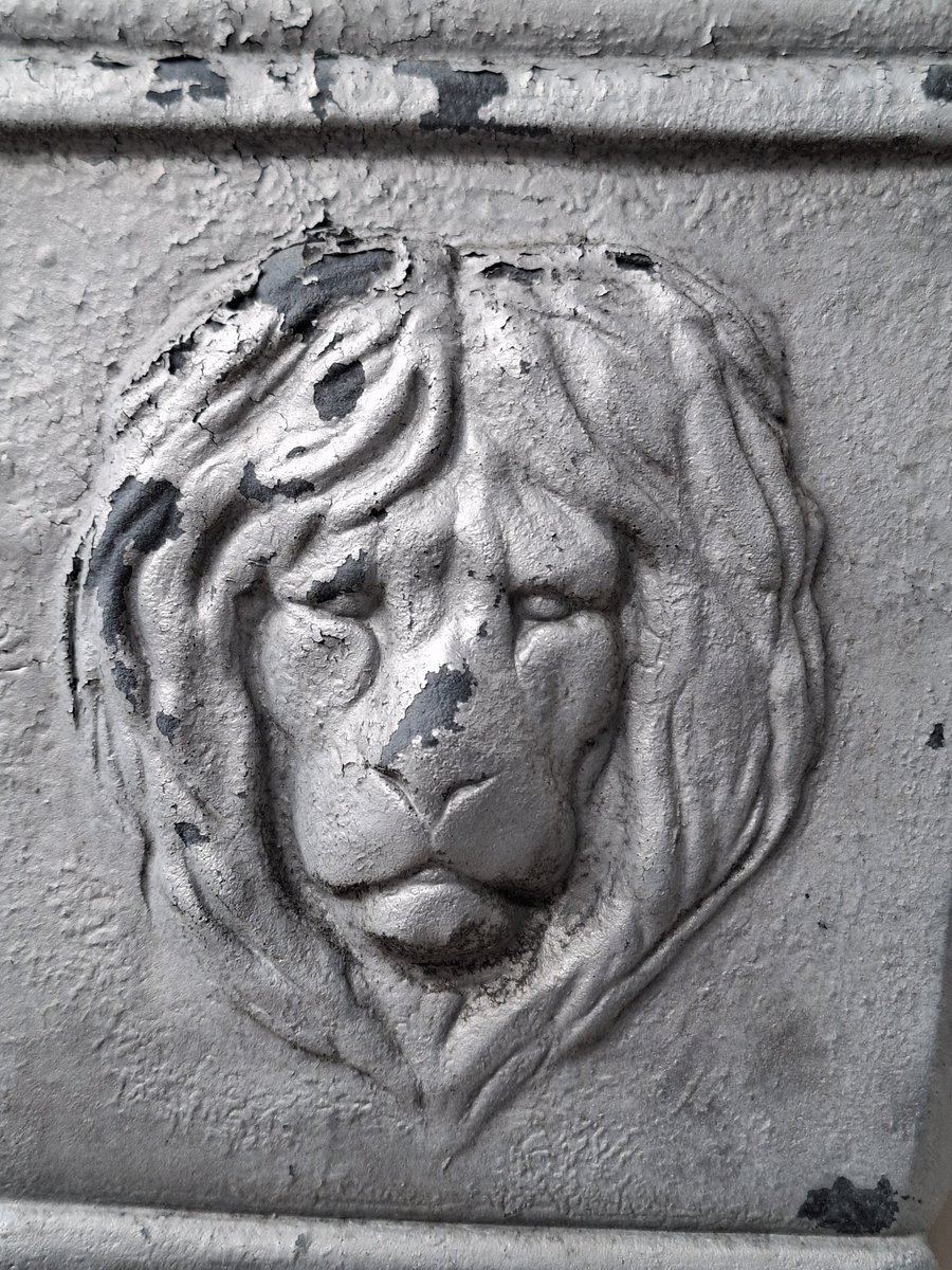 Wall mounted plant pot on #FrederickStreet #Edinburgh 
#LionsHead #PlantPot 
<a href="/SecretEdin/">Secret Edinburgh - urbex, street art, indie shops</a>