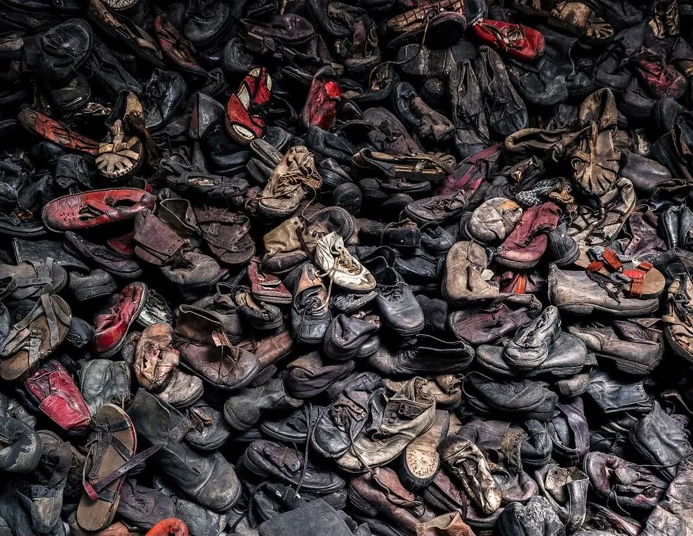 VetsForRL's tweet image. 11 million men, women, and children were murdered by the Nazis during the Holocaust. U.S. soldiers called the death camps ‘places of horror.’

And Trump said he wants ‘the kind of generals that Hitler had.’

Let that sink in...