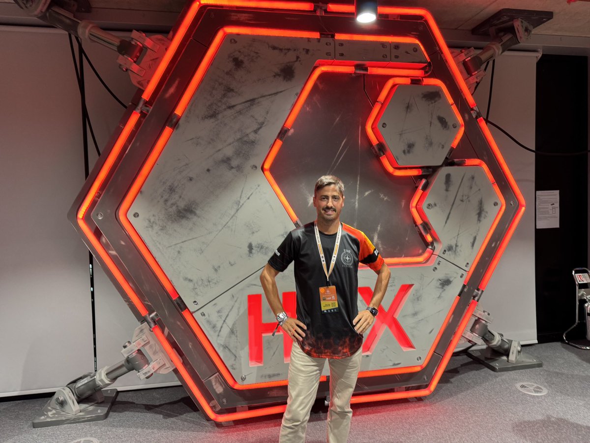 Iban72_'s tweet photo. Thank You @RobertsSpaceInd Amaizing office tour! ❤️ https://t.co/MnzGzuvAYC