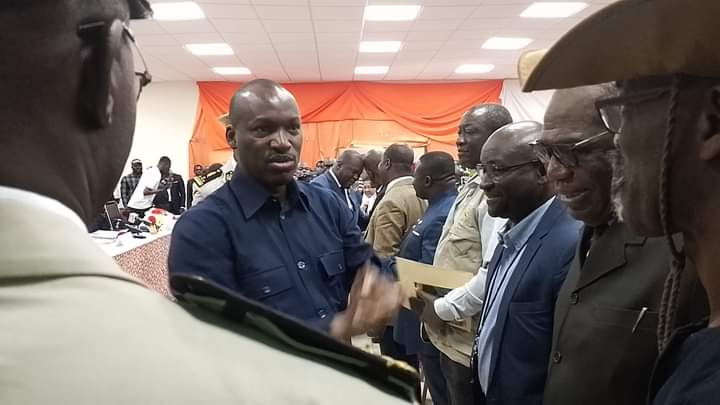 oumarbluesow's tweet photo. Marahoue/Bouaflé:
Le ministre @Mtoure_officiel
remet des chèques aux jeunes de la Marahoué. 758 jeunes de la Marahoué dans le cadre des projets #THIMO et #MPE ont reçu des chèques d'une valeur totale de 416 457 000 francs ce mercredi à la Préfecture de Bouaflé. https://t.co/yJ8kTQBWJw