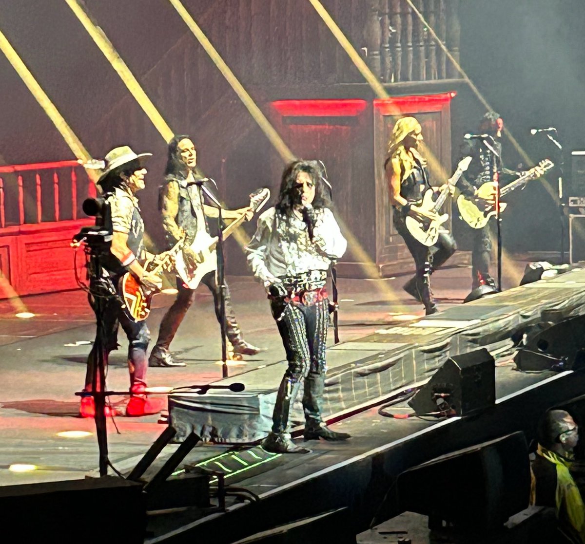 Baroness_J's tweet photo. What a night in #Manchester 🤩🤘🏻🧨 ⁦@alicecooper⁩ ⁦@hurricanenita⁩ https://t.co/Z9c7FAWpuA