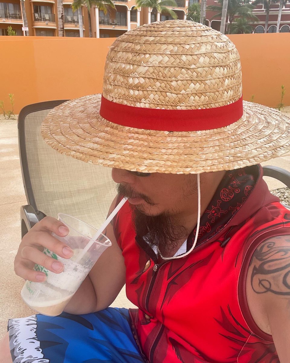 DJChef_Nguyen's tweet photo. Chillin at the resort as Monkey D. Luffy! https://t.co/Yhrihmt9g9